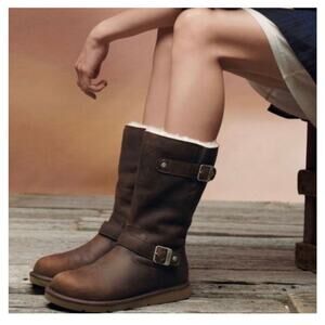 UGG Australia Kensington Toast Brown Oiled Leather Boots Women’s Size 6